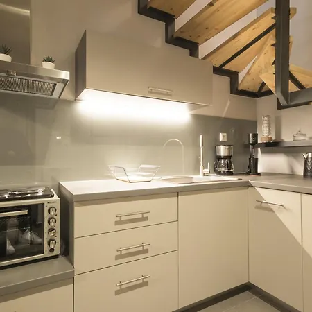 Annita's Cozy Loft Bed and Breakfast Βόλος